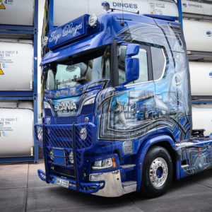 Dinges Logistics celebrates special milestone: The 100th airbrushed Viking enters the road!