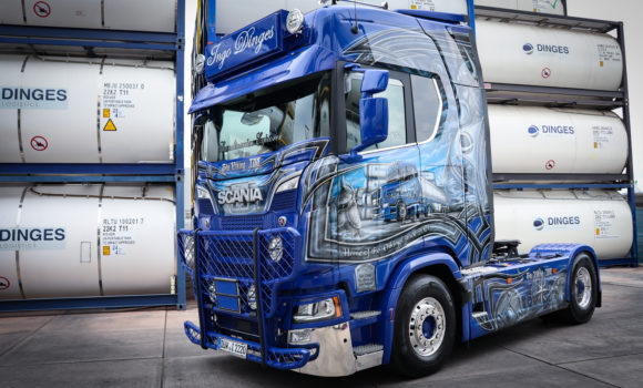 Dinges Logistics celebrates special milestone: The 100th airbrushed Viking enters the road!