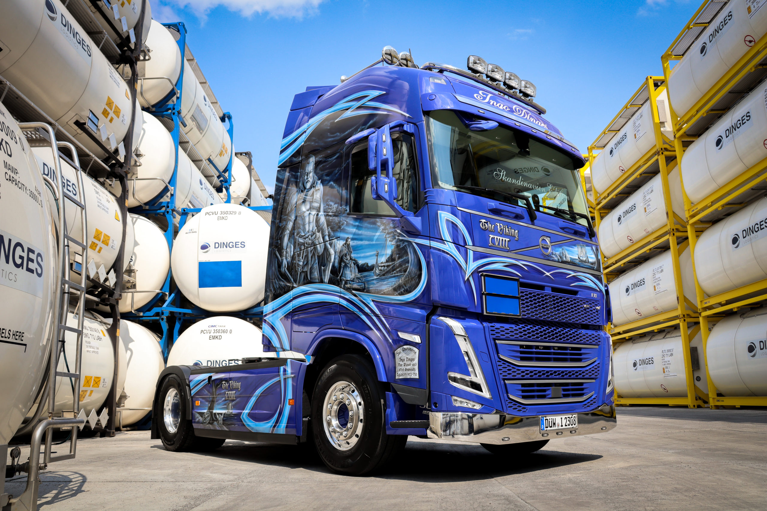 Dinges Logistics is a specialized service provider for transport and  logistics solutions for the chemical industry. Many years of experience in  the industry, modern equipment and a skilled team of employees form the  basis of our dynamic growth over the past
