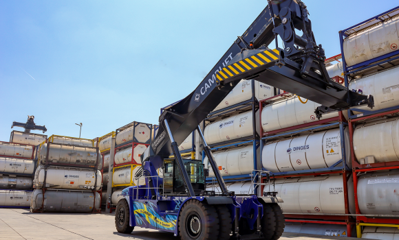 Erster Camblift Reachstacker Deutschlands in unserem Depot in Grünstadt